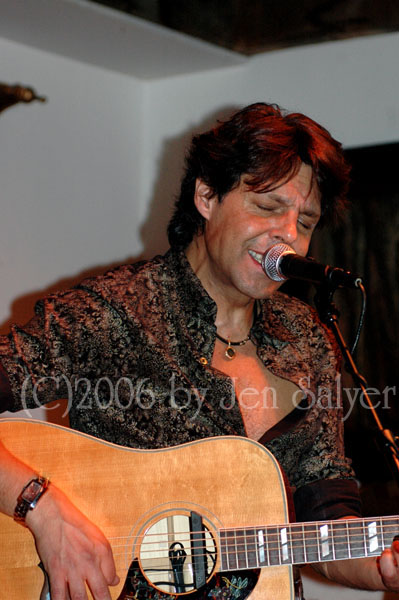 Kasim Sulton at The Van Dyck, Schenectady, NY, 9/02/06 - photo by Jennifer Salyer