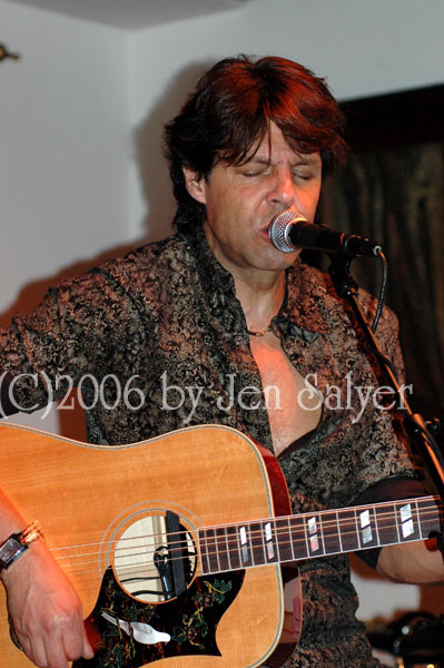 Kasim Sulton at The Van Dyck, Schenectady, NY, 9/02/06 - photo by Jennifer Salyer