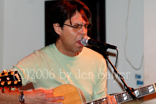 Kasim Sulton at The Van Dyck, Schenectady, NY, 9/02/06 - photo by Jennifer Salyer