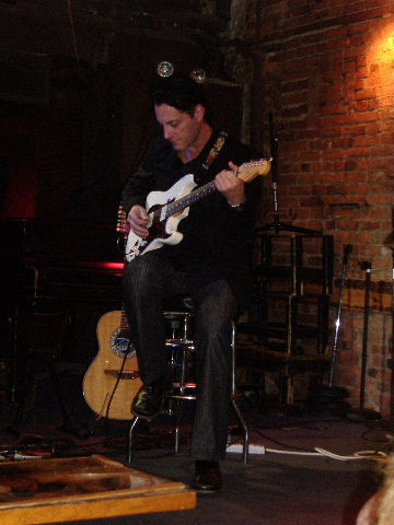 Kasim Sulton at The Bitter End, New York, NY, 9/29/06 - photo by Kris Awgul