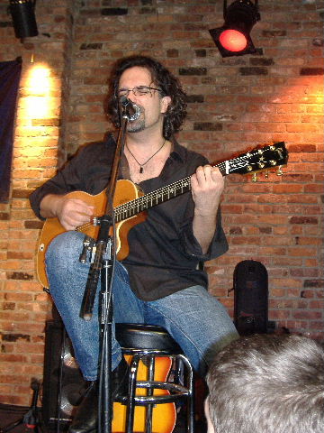 Kasim Sulton at The Bitter End, New York, NY, 9/29/06 - photo by Kris Awgul