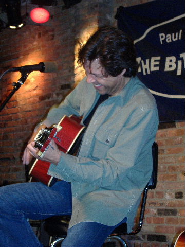 Kasim Sulton at The Bitter End, New York, NY, 9/29/06 - photo by Kris Awgul