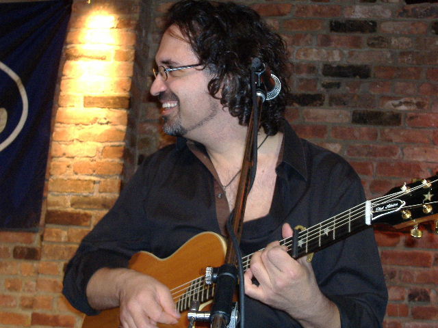 Kasim Sulton at The Bitter End, New York, NY, 9/29/06 - photo by Kris Awgul