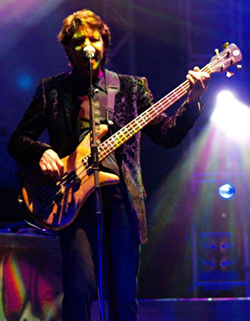 Kasim Sulton (with Meat Loaf) at the PNC Bank Arts Center in Holmdel, NJ, 07/29/07 - photo by Gary Goat Goveia