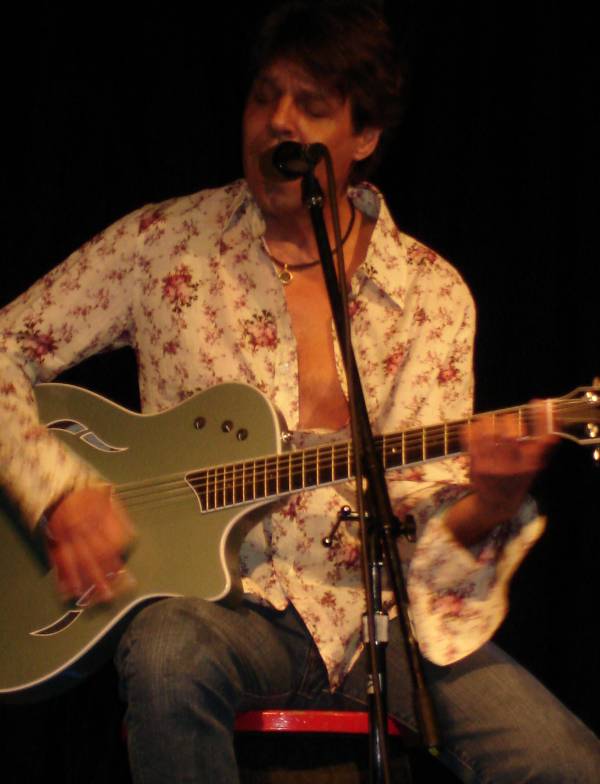 Kasim Sulton gig at The Big Bop, Toronto, ON, 0815/07 - photo by Adele Pimentel