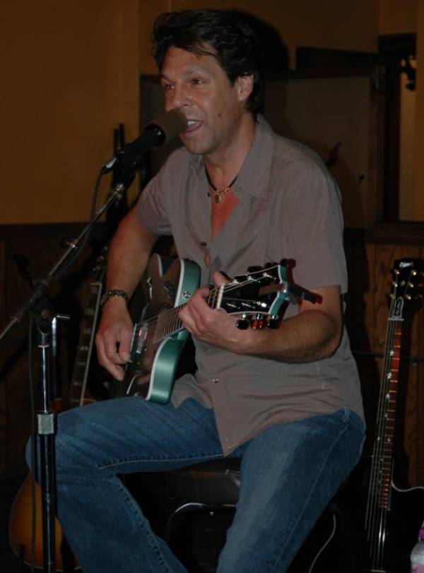 Kasim Sulton at The Beachland Ballroom, Cleveland, 08/08/07 - photo by Bob Smith