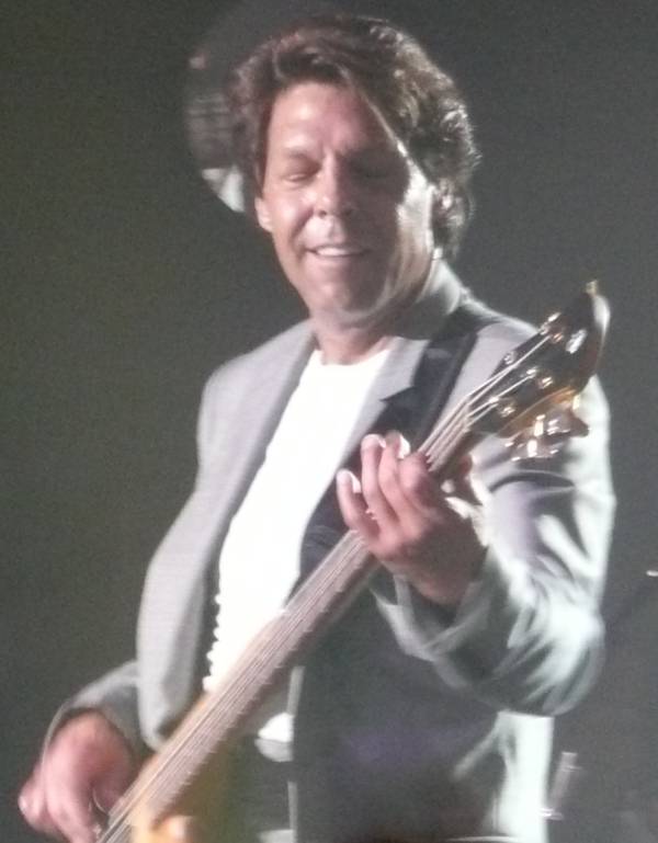 Kasim Sulton (with Meat Loaf) at the Ruth Eckerd Hall in Clearwater, Florida - 09/01/07