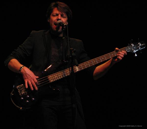 Kasim Sulton and Todd Rundgren at The Madison Theater, Covington, KY, 01/19/08 - photo by Kathy Borror