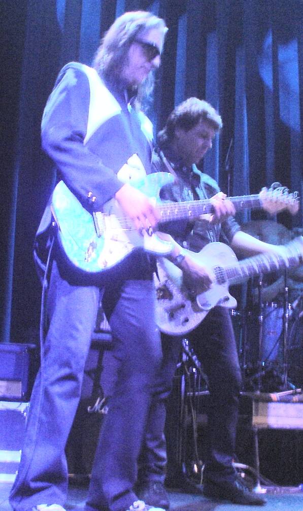 Kasim Sulton and Todd Rundgren at Showcase Live, Foxboro, MA, 04/21/09 - photo by Mike B