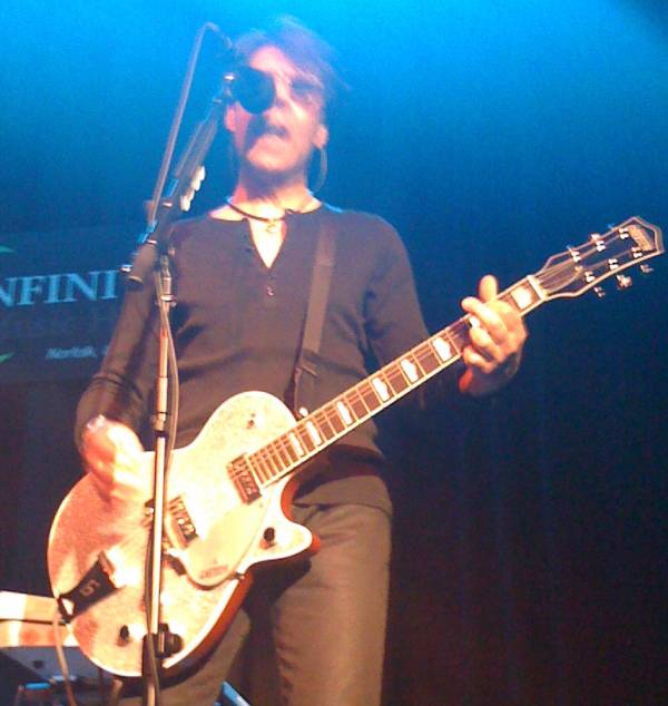 Kasim Sulton and Todd Rundgren at Infinity Hall, Norfolk, CT, 06/30/09 - Photo by RMAC