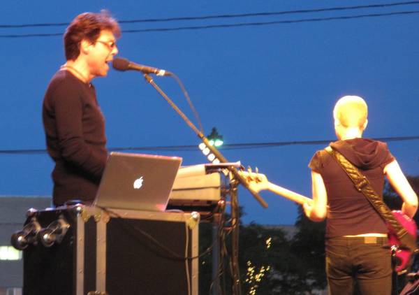 Kasim Sulton at Comerica Cityfest, Detroit, MI, 07/03/09 - photo by Michele Kotlarsky