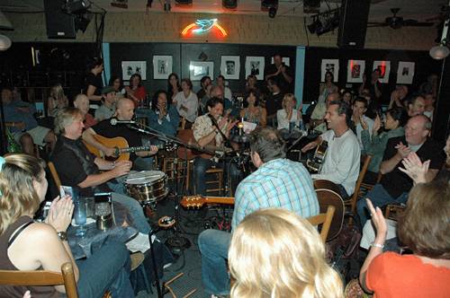 Kasim Sulton at The Bluebird Cafe, Nashville, TN, 08/29/09 - photo by Rundgren Radio Doug