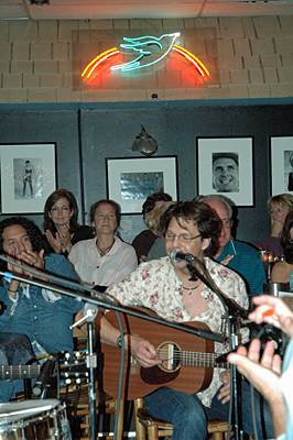 Kasim Sulton at The Bluebird Cafe, Nashville, TN, 08/29/09 - photo by Rundgren Radio Doug
