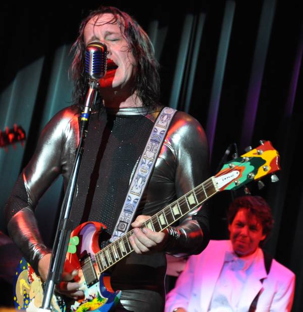 Kasim Sulton and Todd Rundgren at AWATS gig in Chicago, IL, 09/12/09 - photo by Whitney Burr