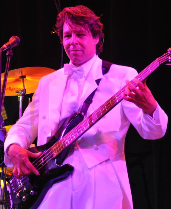 Kasim Sulton and Todd Rundgren at AWATS gig in Chicago, IL, 09/12/09 - photo by Whitney Burr