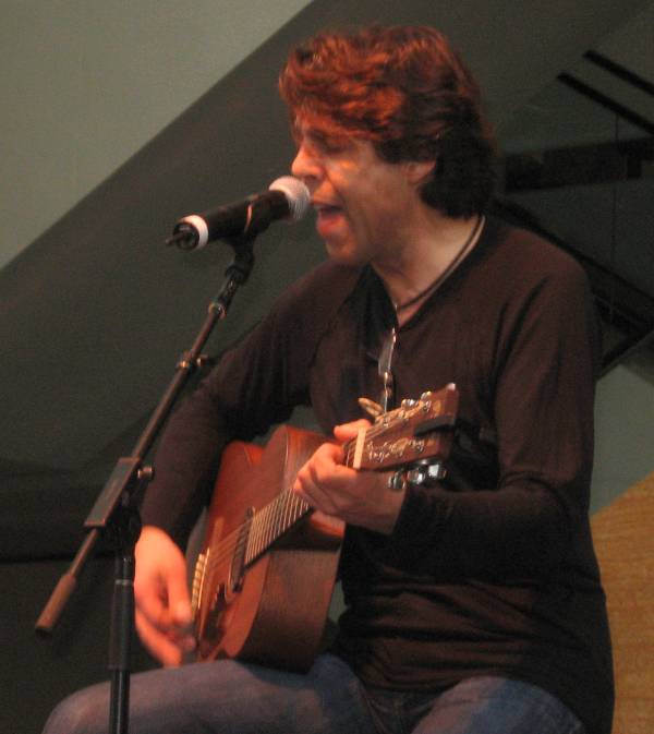 Kasim Sulton at the Rock'n'Roll Hall Of Fame, Cleveland, OH, 09/26/09