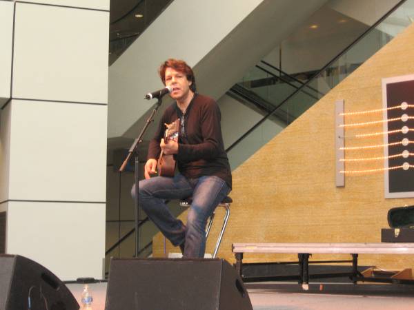 Kasim Sulton at the Rock'n'Roll Hall Of Fame, Cleveland, OH, 09/26/09