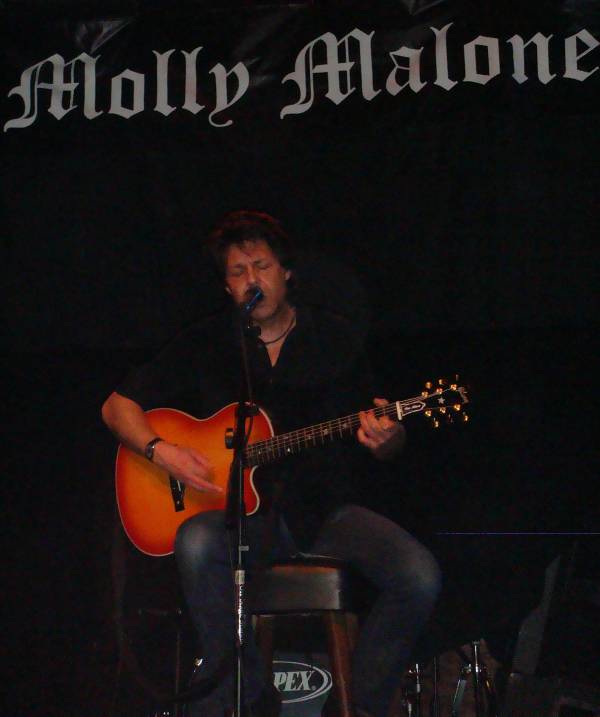 Kasim Sulton at Molly Malones, Los Angeles, CA, 12/3/09 - photos by OCSheri