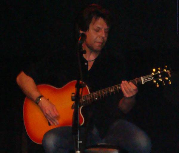 Kasim Sulton at Molly Malones, Los Angeles, CA, 12/3/09 - photos by OCSheri