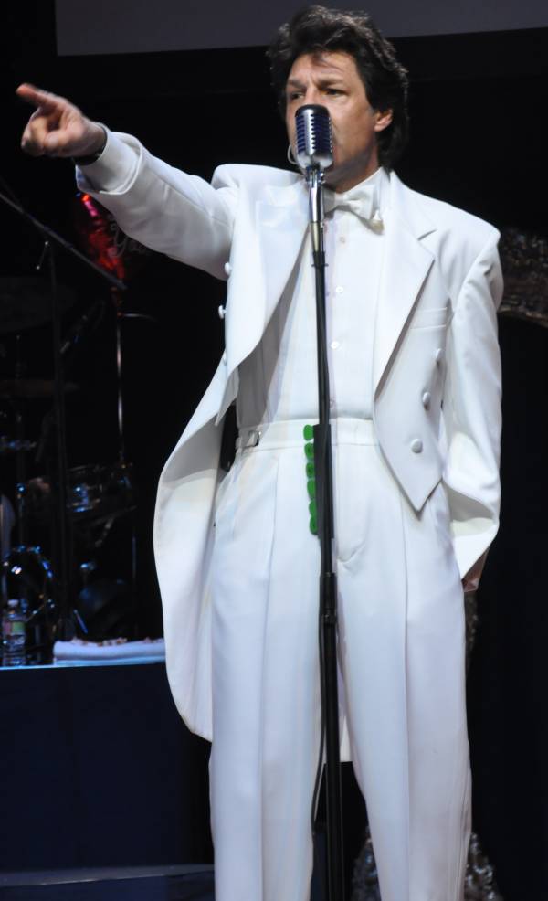 Kasim Sulton at the Todd Rundgren AWATS gig at the Orpheum Theatre, Los Angeles, CA, 12/04/09 - photo by Whitney Burr