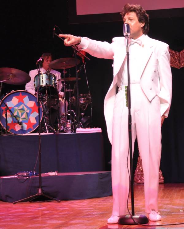 Kasim Sulton at the Todd Rundgren AWATS gig at the Orpheum Theatre, Los Angeles, CA, 12/04/09 - photo by Whitney Burr