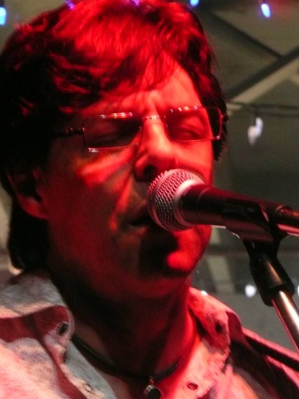 Kasim Sulton at Caf Carpe, Fort Atkinson, WI - 05/16/10 