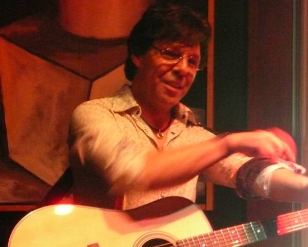 Kasim Sulton at Caf Carpe, Fort Atkinson, WI - 05/16/10 