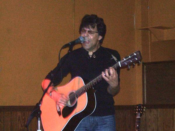 Kasim Sulton in Cleveland, OH, 05/23/10 - photo by Joe Camloh Jr.