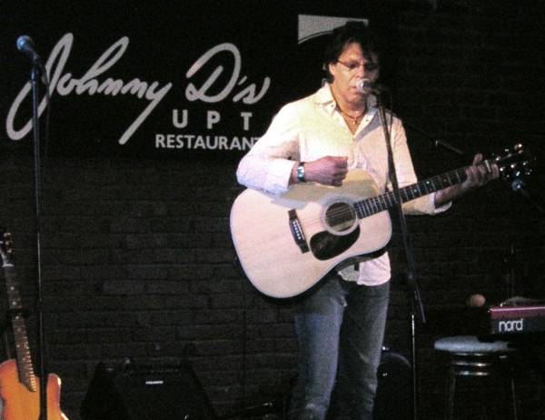 Kasim Sulton Johnny D's, Somerville, MA, 05/25/10 - photo by Eddie Goicuria