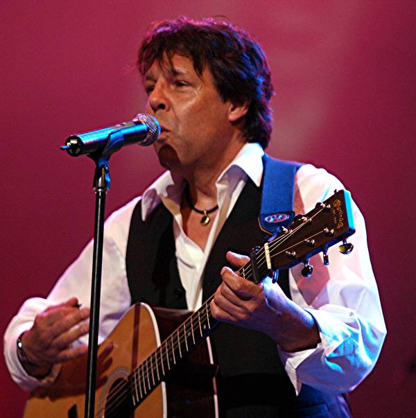 Kasim Sulton at the Glen Burtnik & Friends Jersey Beatles Bash IV, 09/18/10 - Photo by Gary Goat Goveia