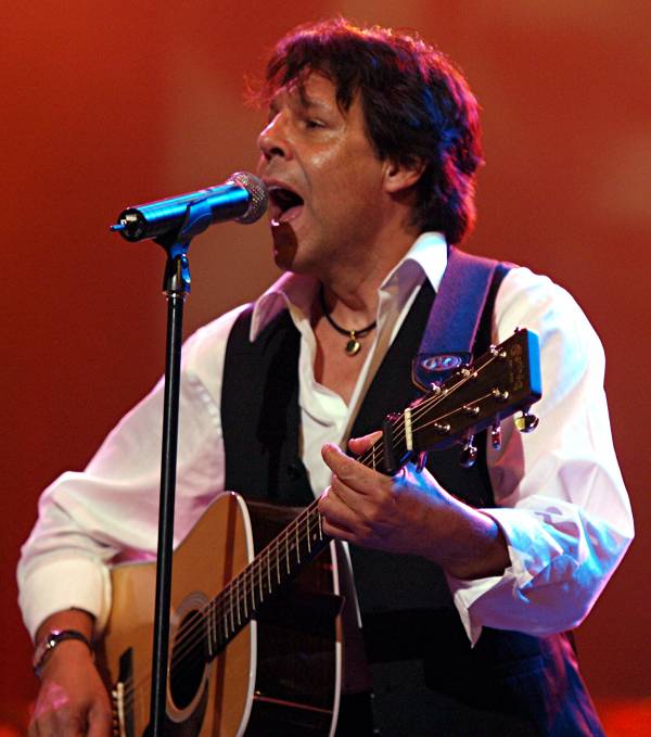 Kasim Sulton at the Glen Burtnik & Friends Jersey Beatles Bash IV, 09/18/10 - Photo by Gary Goat Goveia