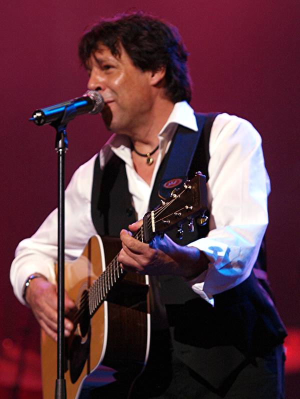 Kasim Sulton at the Glen Burtnik & Friends Jersey Beatles Bash IV, 09/18/10 - Photo by Gary Goat Goveia