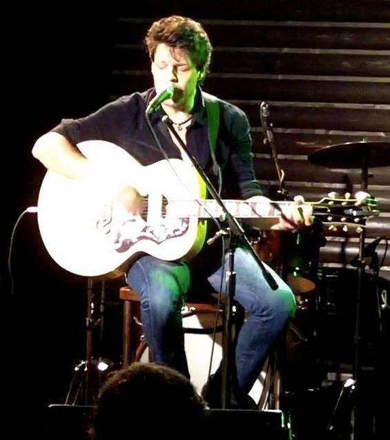 Kasim Sulton solo gig in Tokyo, Japan, 10/12/2010 - photo by Hiroshi Kawauchi