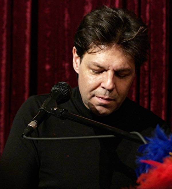 Kasim Sulton at The Record Collector, Bordentown, NJ, 12/04/10 - Photo by Gary Goat Goveia