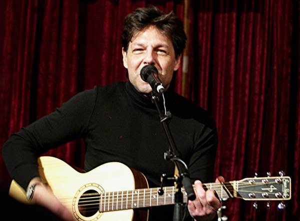 Kasim Sulton at The Record Collector, Bordentown, NJ, 12/04/10 - Photo by Gary Goat Goveia