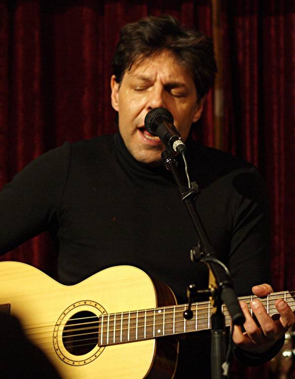 Kasim Sulton at The Record Collector, Bordentown, NJ, 12/04/10 - Photo by Gary Goat Goveia