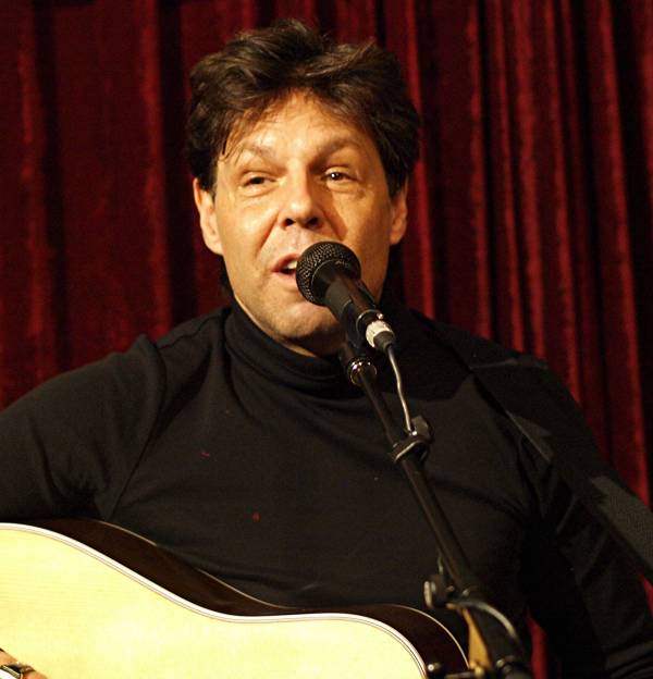 Kasim Sulton at The Record Collector, Bordentown, NJ, 12/04/10 - Photo by Gary Goat Goveia