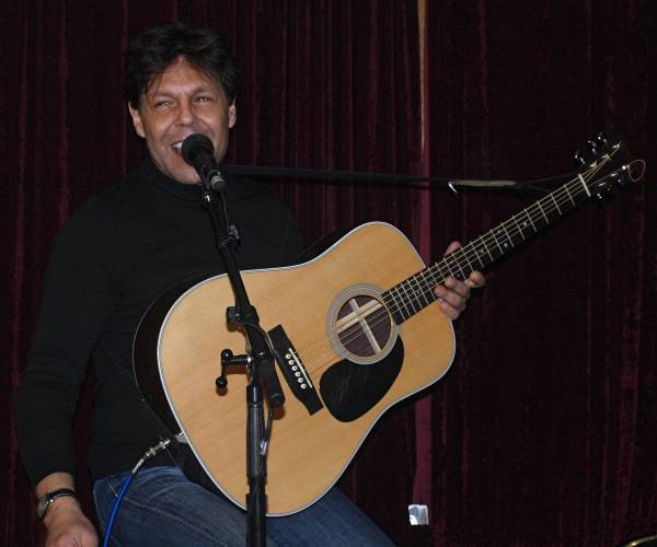 Kasim Sulton at The Record Collector, Bordentown, NJ, 12/04/10 - Photo by Gary Goat Goveia