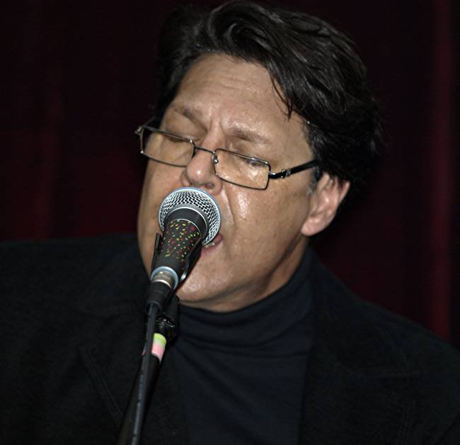 Kasim Sulton solo gig at The Record Collector, Bordentown, NJ, 11/17/2012 - photo by Gary Goat Goveia