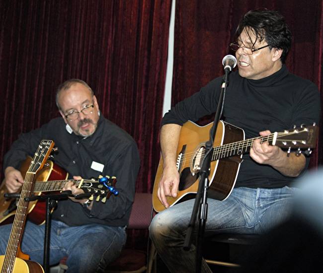 Kasim Sulton solo gig at The Record Collector, Bordentown, NJ, 11/17/2012 - photo by Gary Goat Goveia