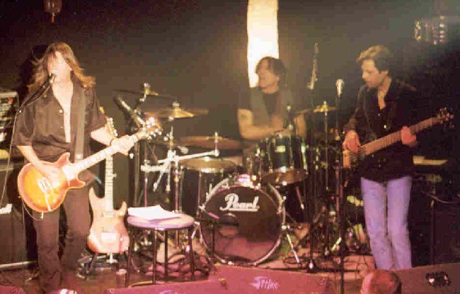 Kasim Sulton as part of The Pat Travers Band 3/14/03 (Photo by Gary Goveia)