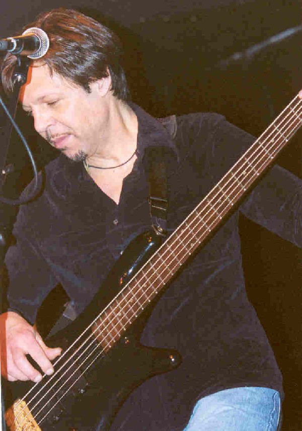 Kasim Sulton as part of The Pat Travers Band 3/14/03 (Photo by Gary Goveia)