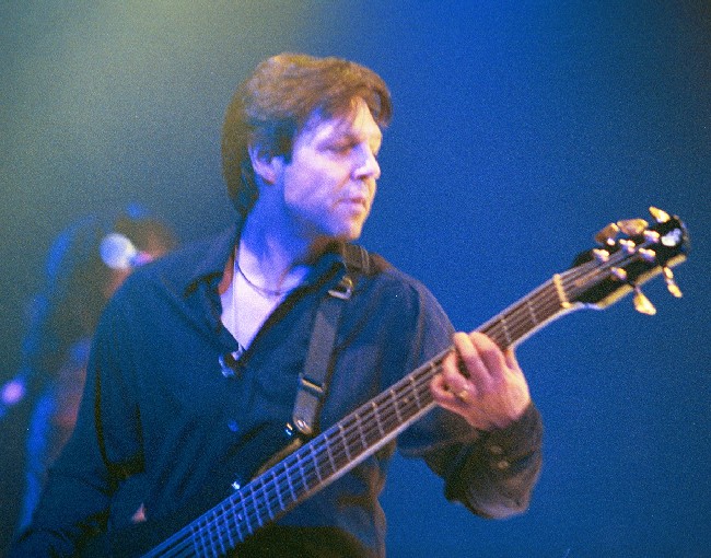 Kasim Sulton in Westbury (Photo by Gary Goveia)