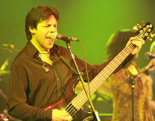 Kasim Sulton in Westbury (Photo by Gary Goveia)