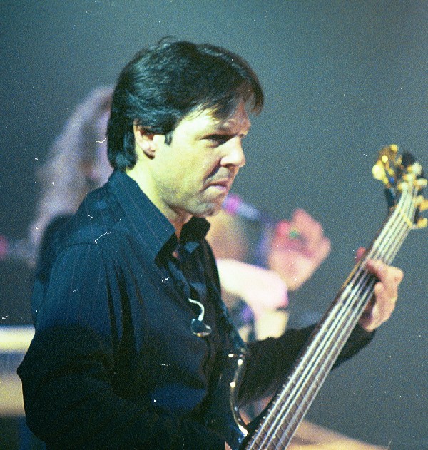 Kasim Sulton in Westbury (Photo by Gary Goveia)