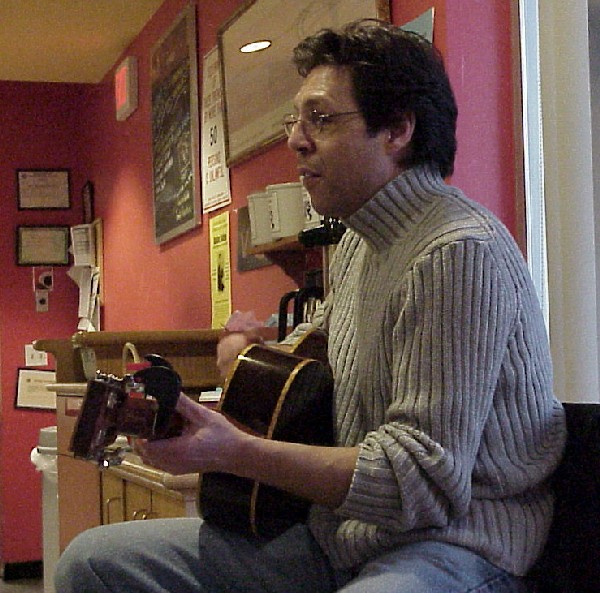 Kasim Sulton in Westbury (Photo by Gary Goveia)