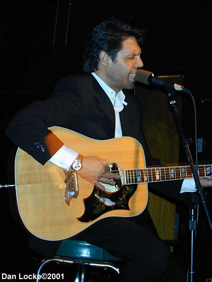 Kasim Sulton at The Abbey Pub, Chicago, 8/10/01 - photo by Dan Locke