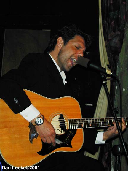 Kasim Sulton at The Abbey Pub, Chicago, 8/10/01 - photo by Dan Locke