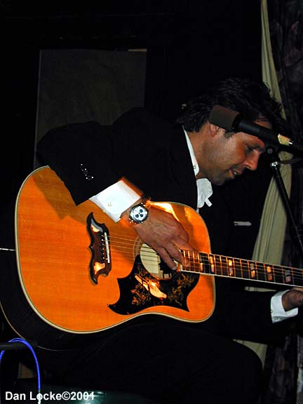 Kasim Sulton at The Abbey Pub, Chicago, 8/10/01 - photo by Dan Locke