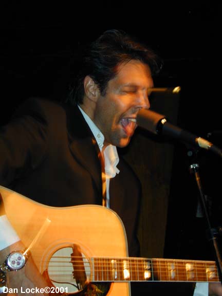 Kasim Sulton at The Abbey Pub, Chicago, 8/10/01 - photo by Dan Locke